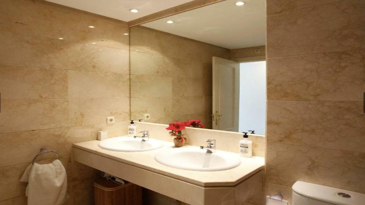 Apartment Center Puerto Banus -3 Bedrooms *